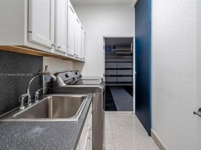 392 Coconut Cir, Weston FL 33326