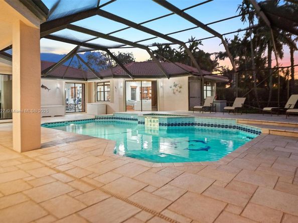 392 Coconut Cir, Weston FL 33326