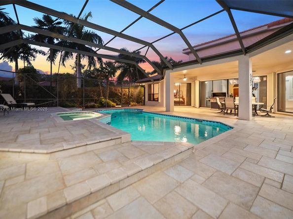 392 Coconut Cir, Weston FL 33326