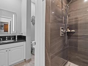 392 Coconut Cir, Weston FL 33326