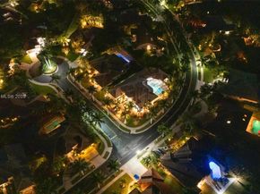 392 Coconut Cir, Weston FL 33326