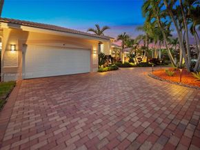 392 Coconut Cir, Weston FL 33326
