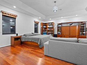 392 Coconut Cir, Weston FL 33326