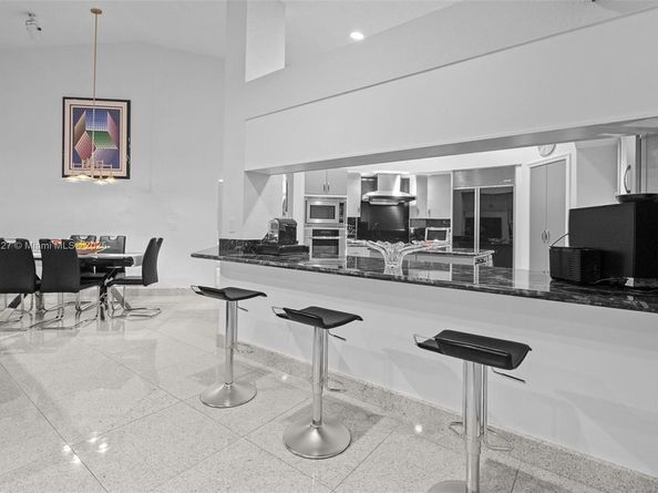 392 Coconut Cir, Weston FL 33326