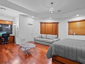 392 Coconut Cir, Weston FL 33326