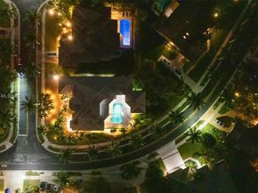 392 Coconut Cir, Weston FL 33326