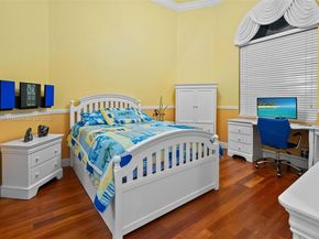 392 Coconut Cir, Weston FL 33326