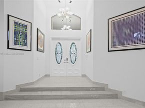 392 Coconut Cir, Weston FL 33326