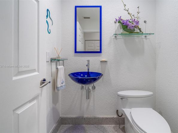 392 Coconut Cir, Weston FL 33326