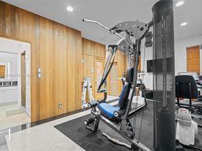 392 Coconut Cir, Weston FL 33326