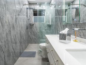 392 Coconut Cir, Weston FL 33326