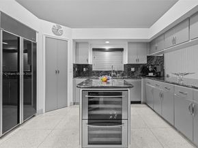 392 Coconut Cir, Weston FL 33326