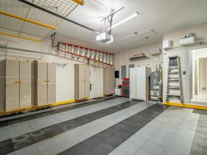 392 Coconut Cir, Weston FL 33326