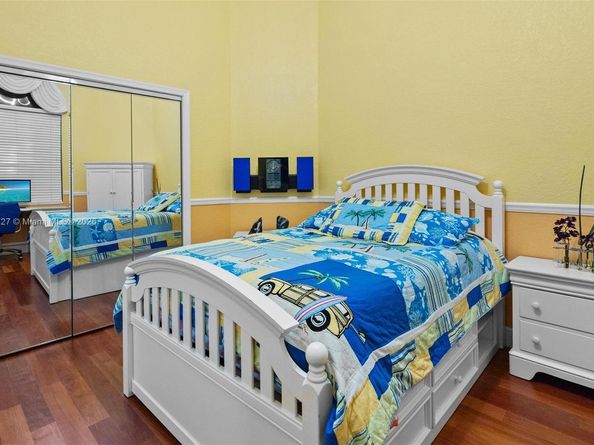 392 Coconut Cir, Weston FL 33326