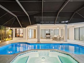 392 Coconut Cir, Weston FL 33326