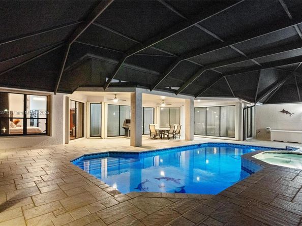 392 Coconut Cir, Weston FL 33326