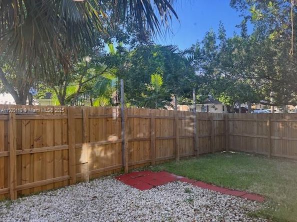 2288 NE 42nd Ave, Homestead FL 33033