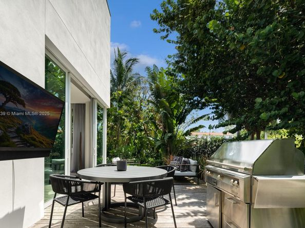 4700 N Meridian Ave, Miami Beach FL 33140