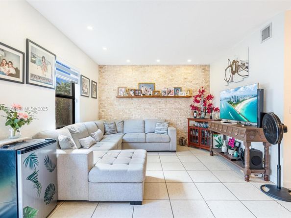 343 NE 37th Ter 343, Homestead FL 33033