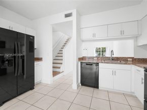 40 Simonton Cir 40, Weston FL 33326
