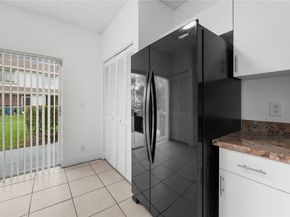 40 Simonton Cir 40, Weston FL 33326