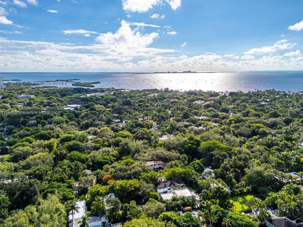 3610 Avocado Ave, Miami FL 33133