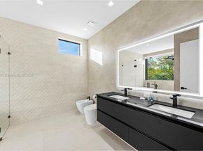 2572 NE 182nd Ter, North Miami Beach FL 33160