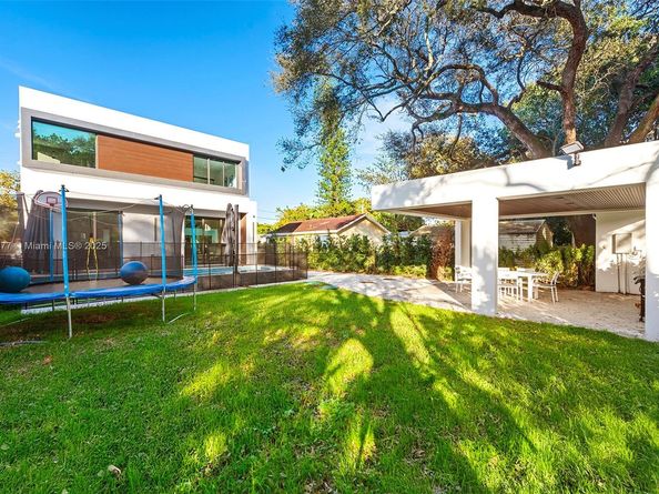 2572 NE 182nd Ter, North Miami Beach FL 33160