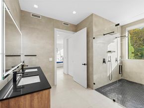 2572 NE 182nd Ter, North Miami Beach FL 33160