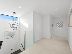 2572 NE 182nd Ter, North Miami Beach FL 33160