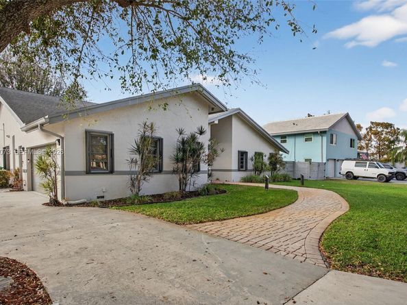 137 E Palm Dr, Margate FL 33063