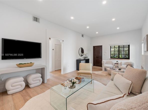 917 Granada Groves Ct., Coral Gables FL 33134