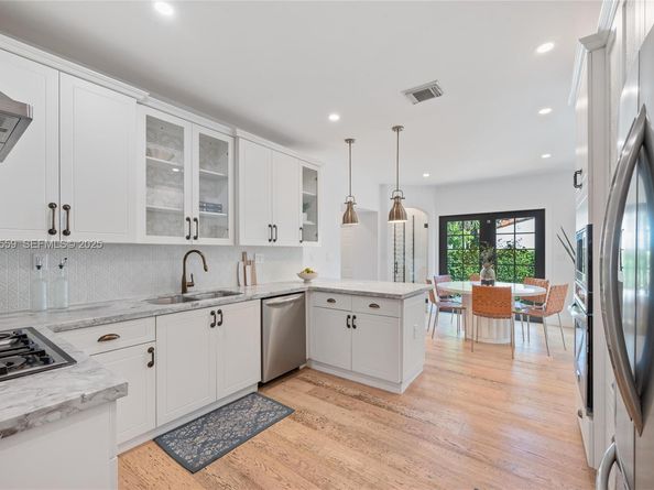 917 Granada Groves Ct., Coral Gables FL 33134