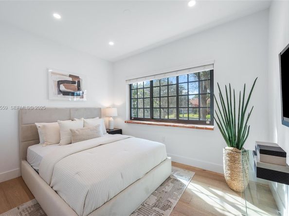 917 Granada Groves Ct., Coral Gables FL 33134