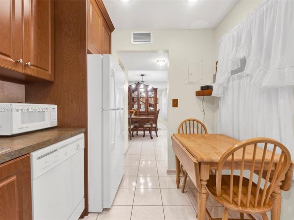 4270 NW 40th St 312, Lauderdale Lakes FL 33319