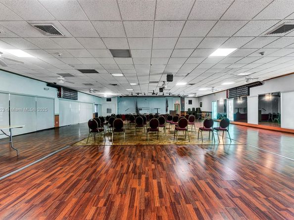 4270 NW 40th St 312, Lauderdale Lakes FL 33319