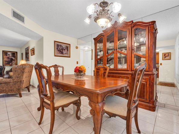 4270 NW 40th St 312, Lauderdale Lakes FL 33319