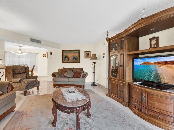 4270 NW 40th St 312, Lauderdale Lakes FL 33319