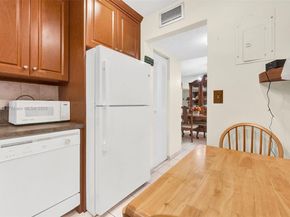 4270 NW 40th St 312, Lauderdale Lakes FL 33319