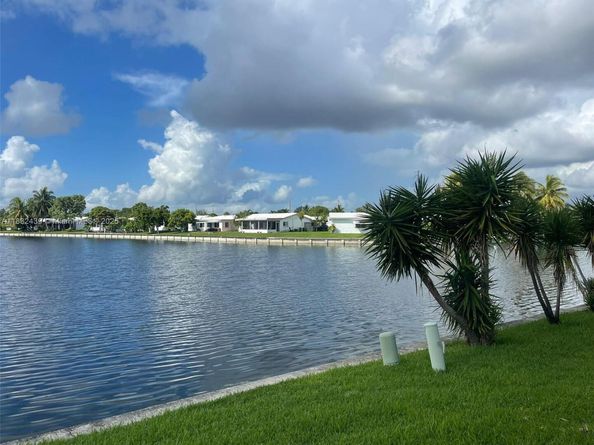 8312 NW 59th St, Tamarac FL 33321