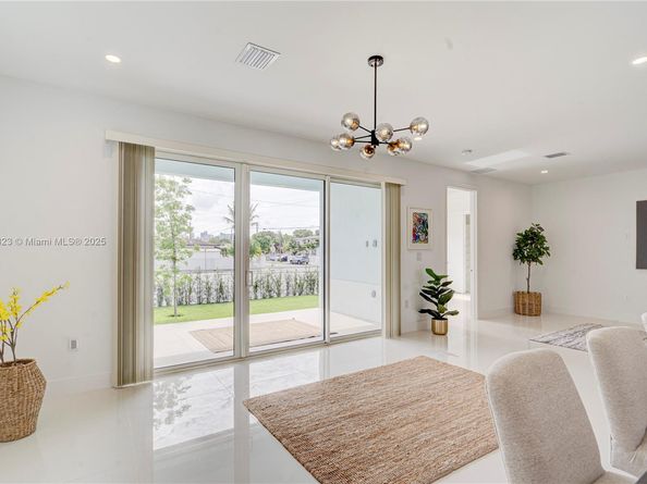 1805 NW 22nd Ct, Miami FL 33125