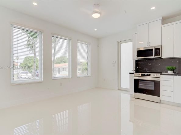 1805 NW 22nd Ct, Miami FL 33125