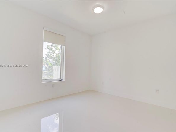 1805 NW 22nd Ct, Miami FL 33125
