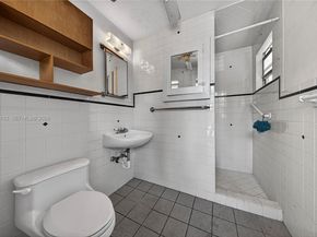 631 NE 56th Ct, Oakland Park FL 33334