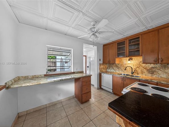 631 NE 56th Ct, Oakland Park FL 33334