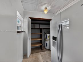 631 NE 56th Ct, Oakland Park FL 33334