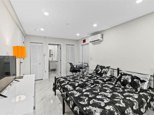 12424 NE 1st Ave, North Miami FL 33161