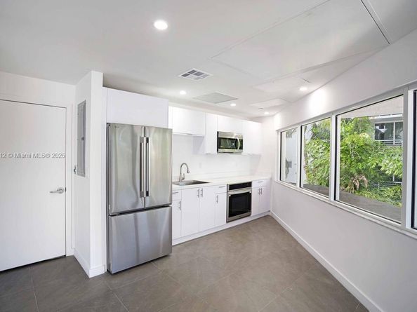 1621 Bay Rd PH1, Miami Beach FL 33139