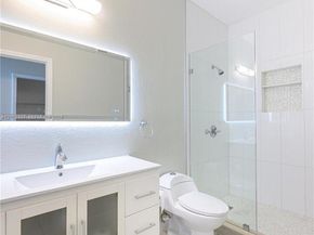 8964 W Flagler St 206, Miami FL 33174