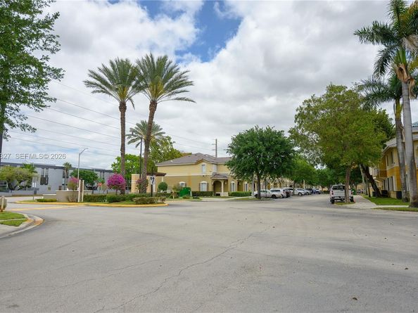 8964 W Flagler St 206, Miami FL 33174